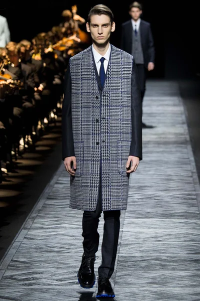 Look 29